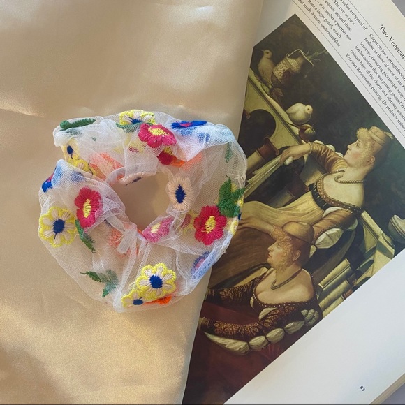 💕Last one Bundle of 3 x Scrunchie Tie Flowers - Picture 4 of 7